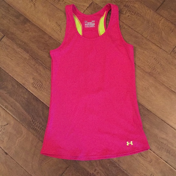 Under Armour Tops - Fitted Under Armour workout tank